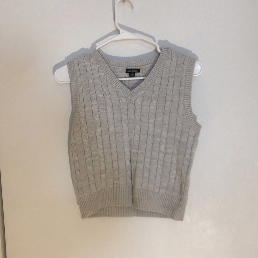 GREY SWEATER VEST